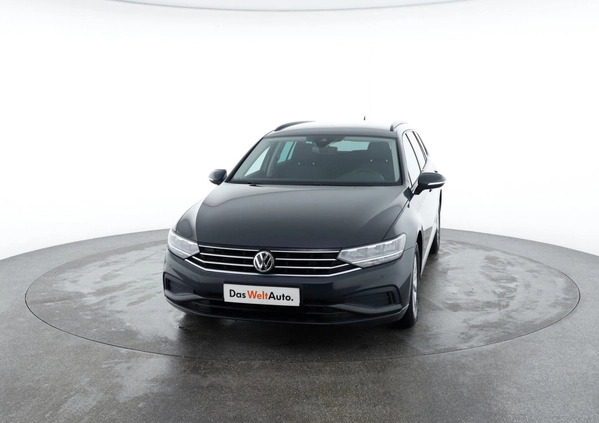 Volkswagen Passat cena 88900 przebieg: 135434, rok produkcji 2020 z Poznań małe 562